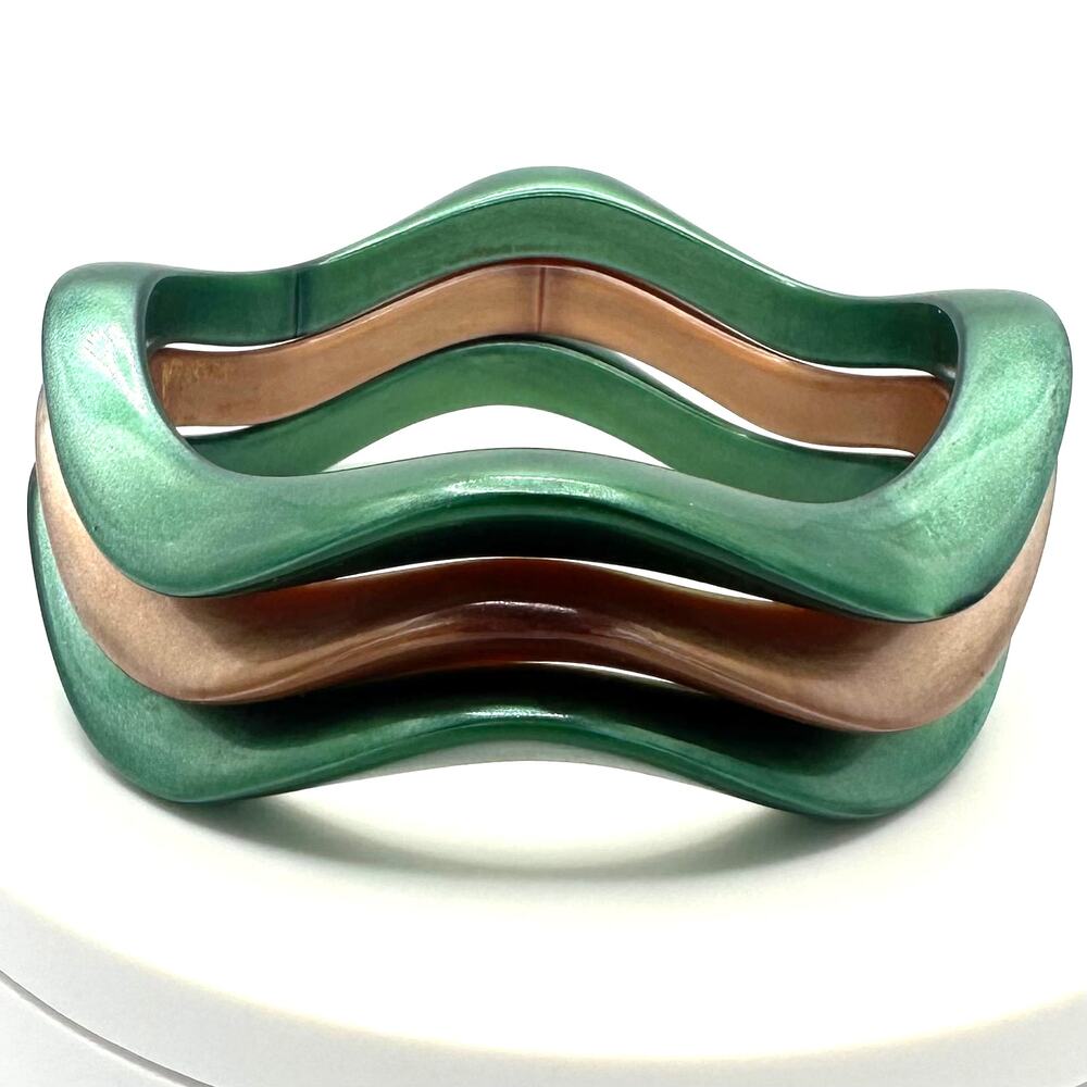 Vintage bundle 3 stackable wavy beige green moonglow lucite bangle bracelets